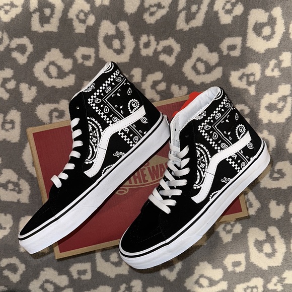 New Sk8-Hi Vans in Peace ☮️ Paisley - Picture 16 of 17